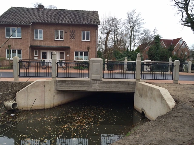 Weitere Nahaufnahme der Brücke über die Verbindungshase in Quakenbrück