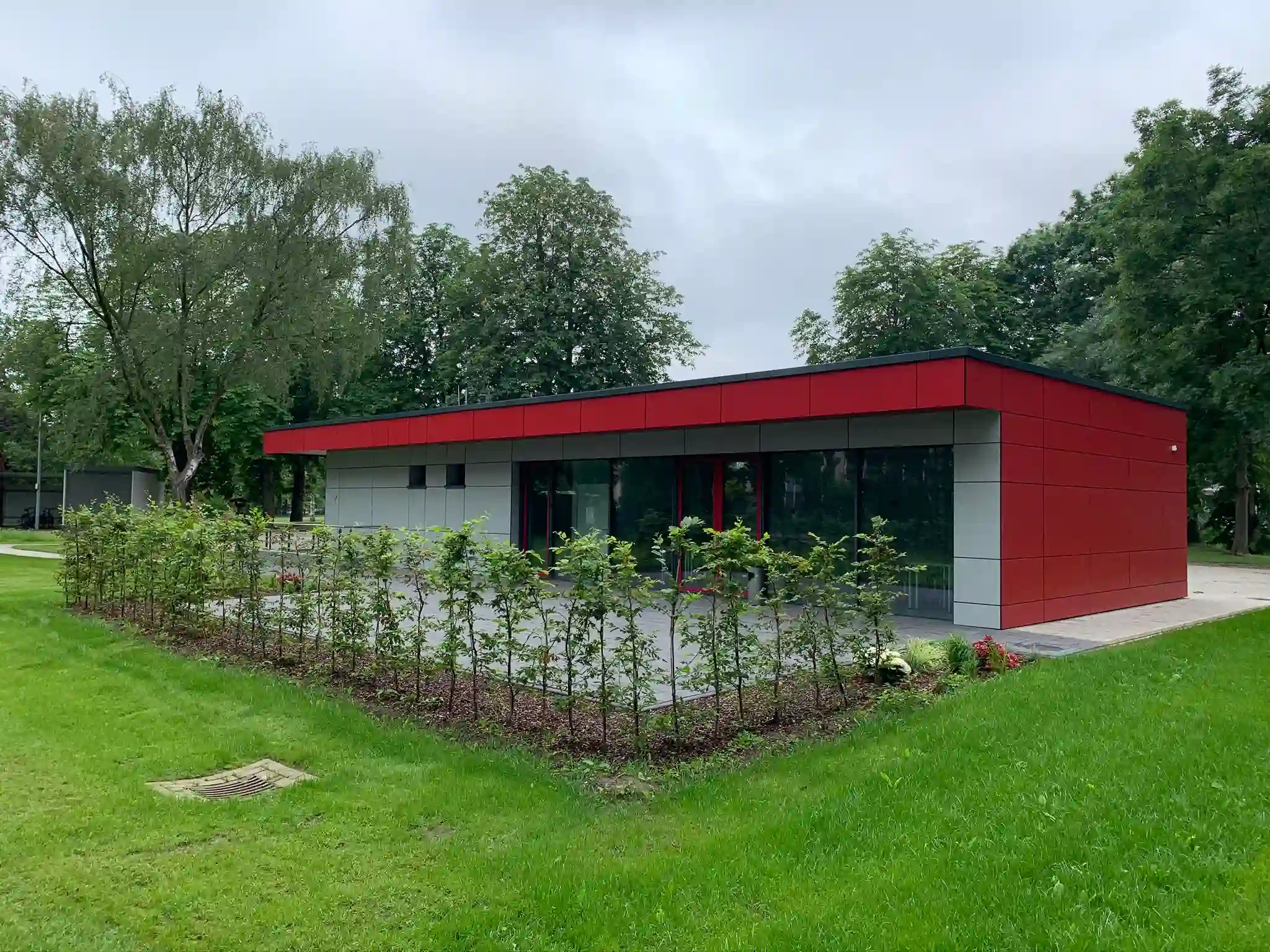 Betriebsgebäude der Kanalnetzbetriebe in Minden 2020. Gebäude in Frontalaufnahme.